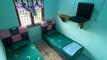 5 bedrooms, iron/ironing board, bed sheets