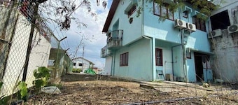 3 minutes to Lahad Datu Airport, few minutes to Fajar Centre and Lahad Datu City