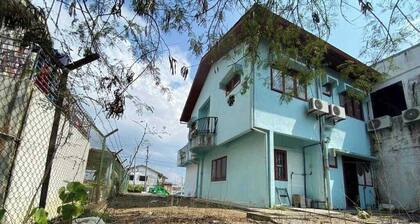 3 minutes to Lahad Datu Airport, few minutes to Fajar Centre and Lahad Datu City