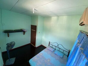 5 bedrooms, iron/ironing board, bed sheets