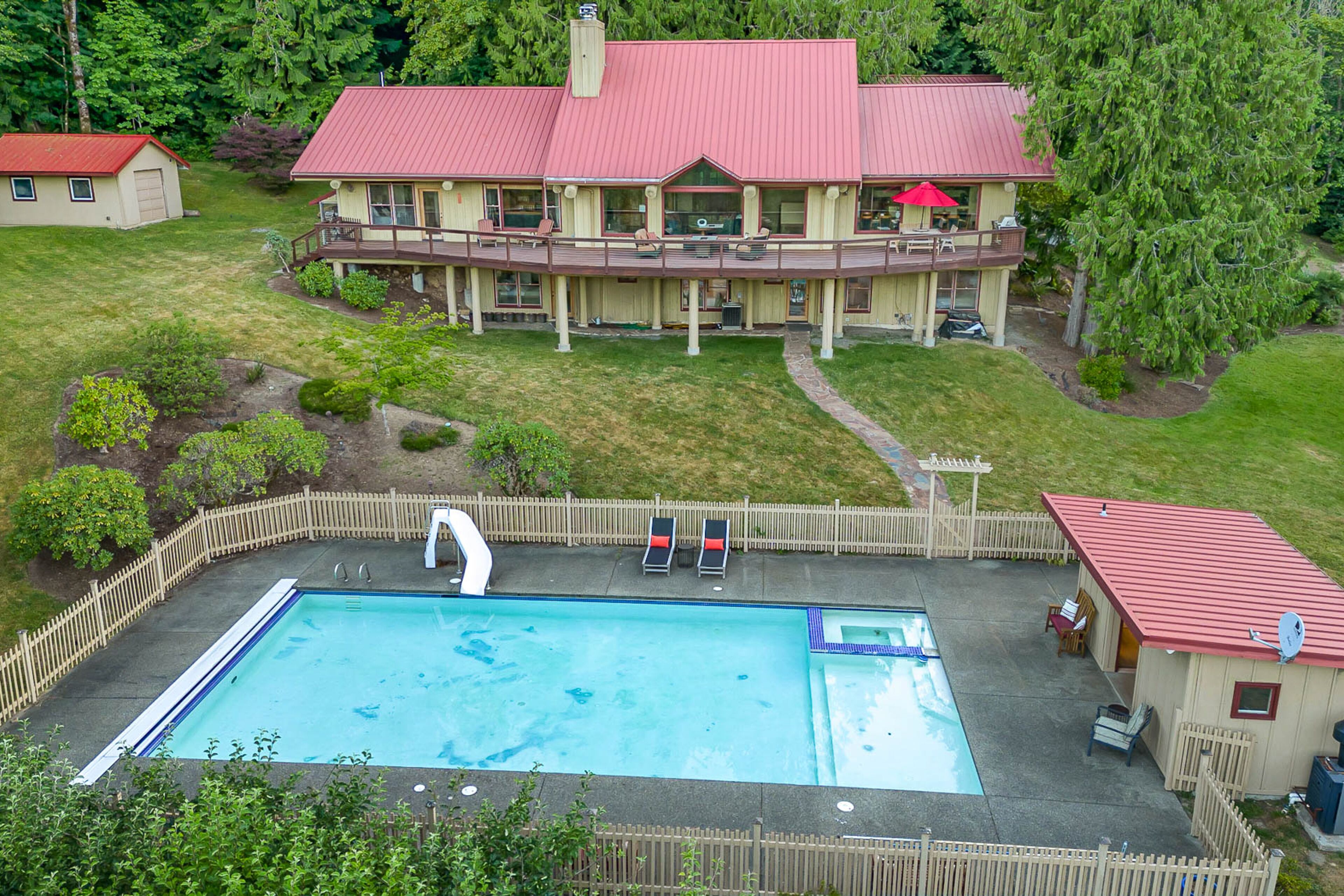 Preston Estate | Mountain-view house in Preston with heated pool & fireplaces