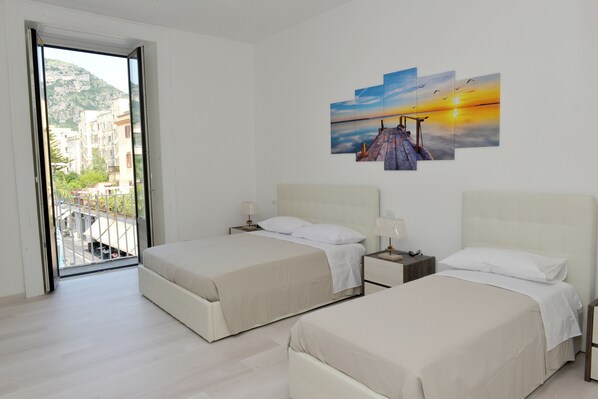 1 Schlafzimmer, Schreibtisch, Bügeleisen/Bügelbrett, Reisekinderbett