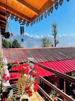 Property grounds - Two-Bedroom House with Private Balcony (Palampur)