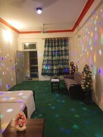 Sistema de insonorización, tabla de planchar con plancha y wifi gratis