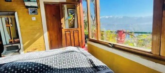 One-Bedroom House balcony & Views!