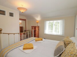2 bedrooms, individually decorated, individually furnished, free WiFi