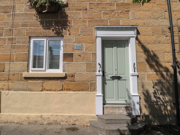 Exterior - 106 Westgate (Guisborough)