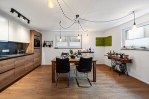 Réfrigérateur, four, plaque de cuisson, lave-vaisselle