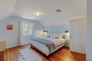 6 bedrooms, Internet, bed sheets - Fitch Mountain Cabin | Main house with river views, hot tub, decks, Ping-Pong (Healdsburg)