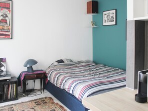 WiFi, bed sheets - Nice studio in the 8eme (Paris)