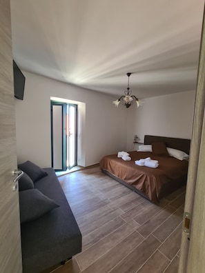 Family Quadruple Room, 1 Double Bed with Sofa bed | 1 bedroom, desk, free WiFi, bed sheets