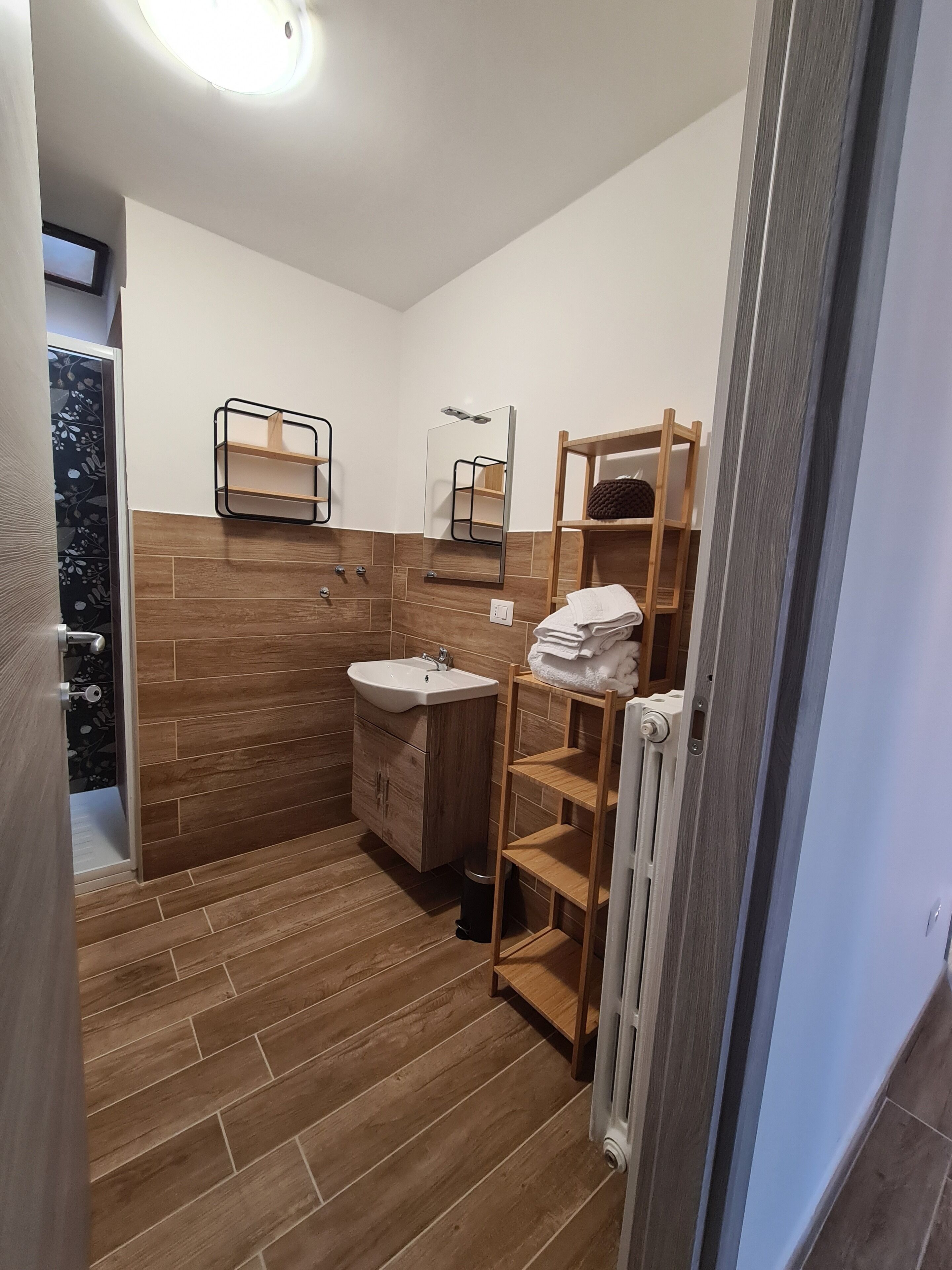 Quadrupla familiare, 1 letto matrimoniale con divano letto | Bagno | Doccia, soffione a pioggia, set di cortesia gratuito, asciugacapelli