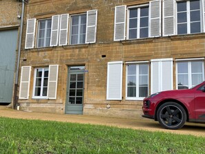 Exterior - The Adelaide Boudoir, Charmant gîte avec lit king size et accès PMR (Vendresse)