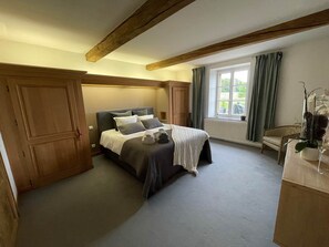 1 bedroom, free WiFi - The Adelaide Boudoir, Charmant gîte avec lit king size et accès PMR (Vendresse)