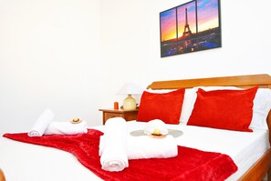 3 bedrooms, iron/ironing board, free WiFi, bed sheets