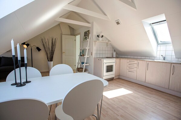 Dining - Cozy 1-bedroom Apartment in Aalborg (Aalborg)