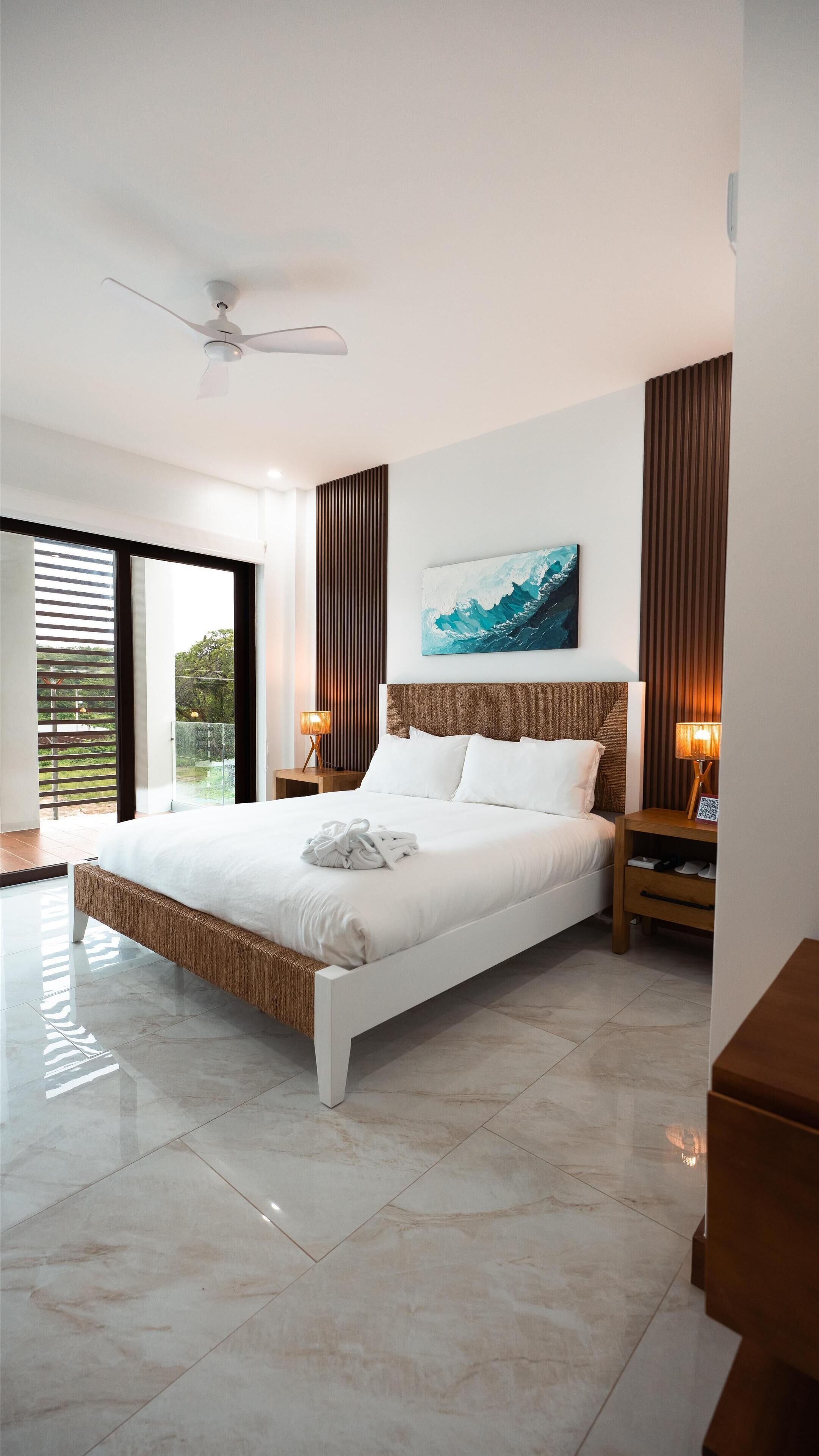 Suíte júnior | Roupas de cama premium, edredons de pluma, camas com colchões pillow-top