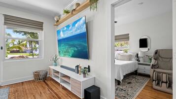 3 bedrooms, desk, iron/ironing board, free WiFi