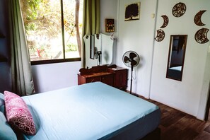 1 sovrum, skrivbord, gratis wi-fi och sängkläder