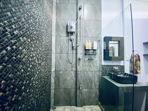 ヘアドライヤー、タオル