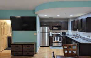 Fridge, microwave, oven, stovetop - Cozy Condo @ Downtown Lincoln, NE (Lincoln)