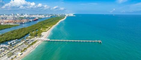 Am Strand, Liegestühle, Strandtücher