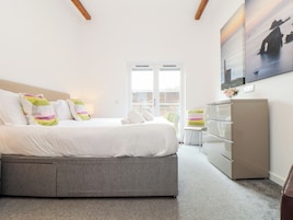 4 quartos, Wi-Fi de cortesia, individualmente decorados