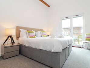 4 makuuhuonetta, yksilöllisesti sisustettu, yksilöllisesti kalustettu