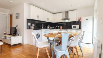 Fridge, dishwasher, electric kettle, toaster