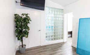 Interior - Fun family oasis, minutes away from beaches w/game room & pool (Fort Lauderdale)