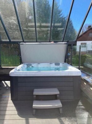 Bain à remous extérieur