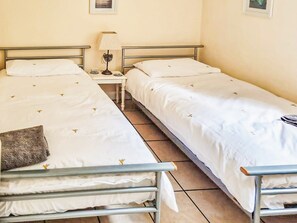 2 bedrooms, free WiFi, bed sheets