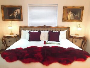 WiFi - Luxury Boutique House with Hot Tub & Emperor Bed! (Cardiff)
