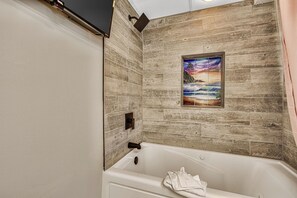 Whirlpool, Haartrockner, Handtücher, Seife