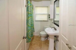 Handtücher, Seife, Toilettenpapier
