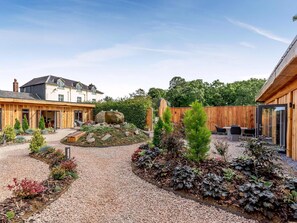 Outdoor dining - 1 bedroom accommodation in Llagadfan, Welshpool (Llagadfan, Welshpool)