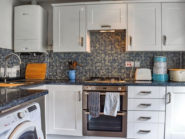 Dishwasher, cookware/dishes/utensils