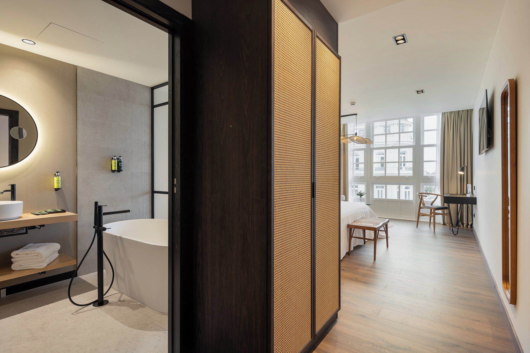 Đồ dùng nhà tắm miễn phí, máy sấy tóc, áo choàng tắm, khăn tắm 