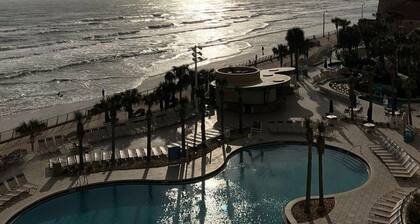 2Bed/2Bath Deluxe Suite in Daytona Beach!