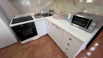 Fridge, microwave, stovetop, toaster