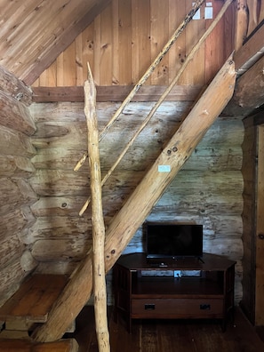 Interior - Yellow Banks Log Cabin With Waterfront Views (Dale)