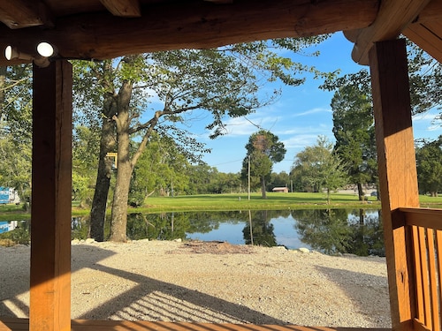 Yellow Banks Log Cabin With Waterfront Views