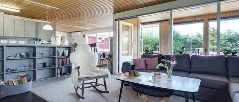 TV, peis og DVD-spiller