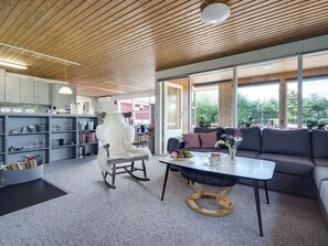 Téléviseur, foyer, lecteur de DVD