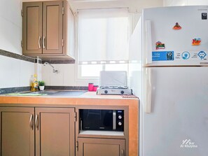 Private kitchen - Entire Condo Hosted by Fouzia (Agadir)