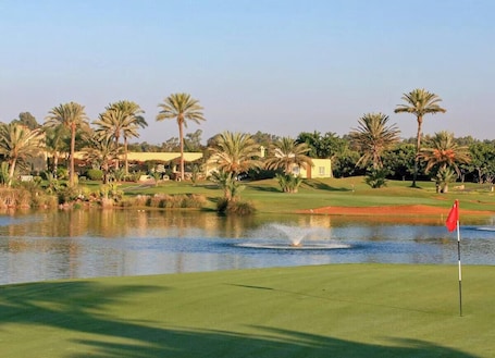 Golf. Entire Condo Hosted by Fouzia