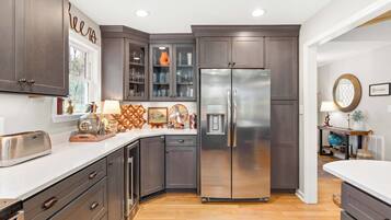 Nhà, nhiều giường, sân hiên | Bếp riêng | Lò vi sóng, lò nướng, bếp nấu, máy rửa bát