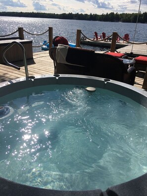 Outdoor spa tub
