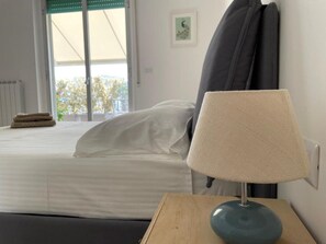 3 chambres, bureau, fer et planche à repasser, accès au Wi-Fi (inclus)