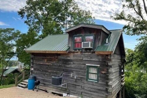 Rustic River Cabin 5